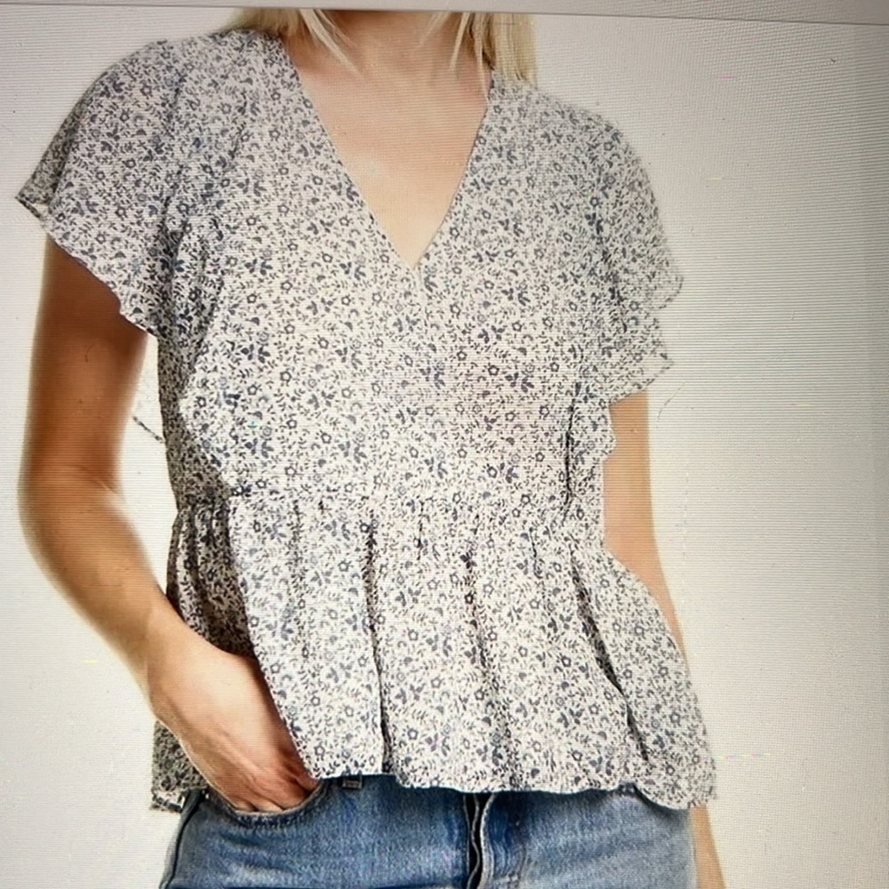 MADEWELL Georgette Ruffle Sleeve Peplum Top. Blue& White floral. Size Medium